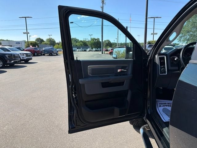 2017 RAM 1500 Big Horn Crew Cab 4x4 5'7" Box