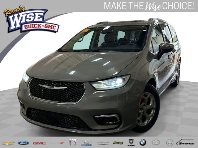 2023 Chrysler Pacifica Limited's photo