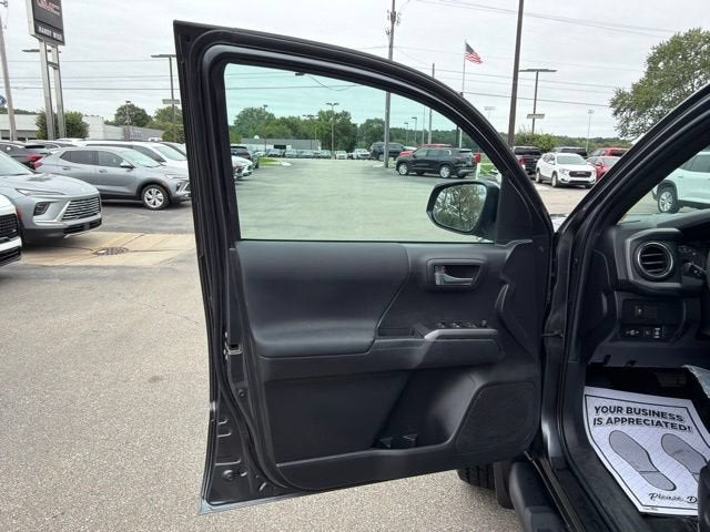 2022 Toyota Tacoma 4WD SR