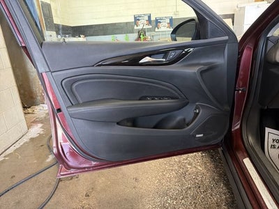 2019 Buick Regal TourX Essence