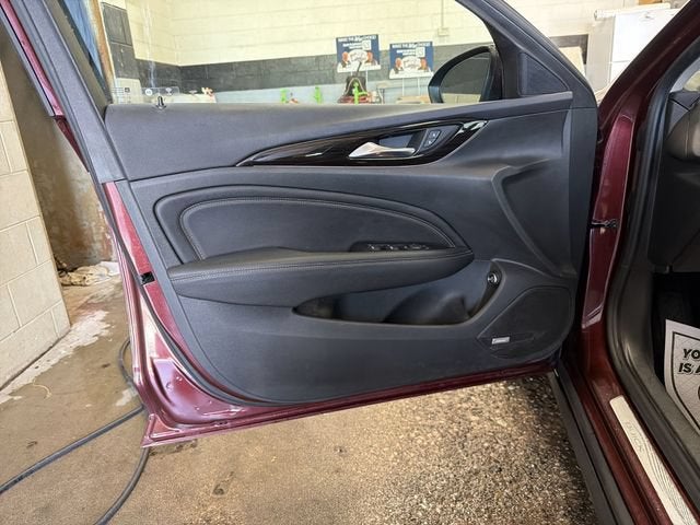 2019 Buick Regal TourX Essence