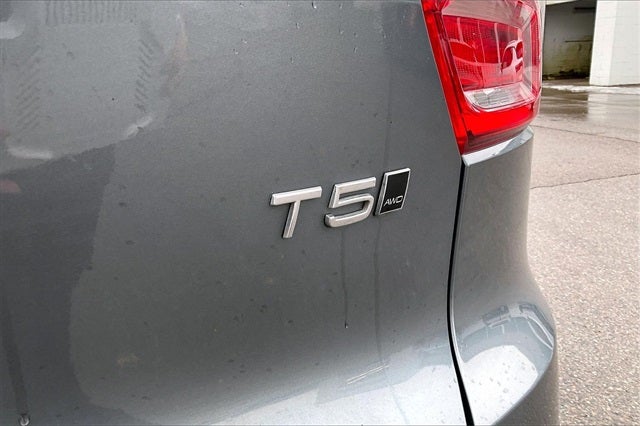 2019 Volvo XC40 Momentum