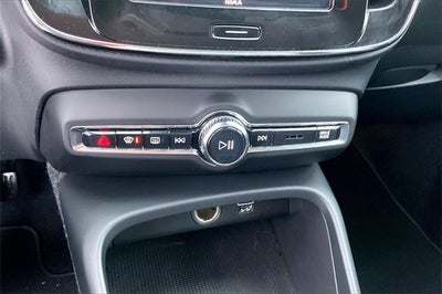 2021 Volvo XC40 Momentum