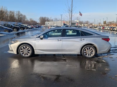 2019 Toyota AVALON HYBRID XLE Plus
