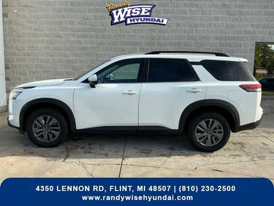 2024 Nissan Pathfinder SV