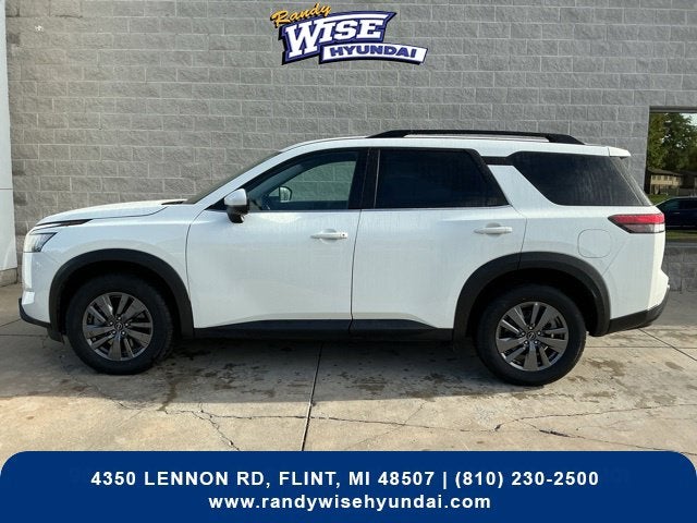 2024 Nissan Pathfinder SV