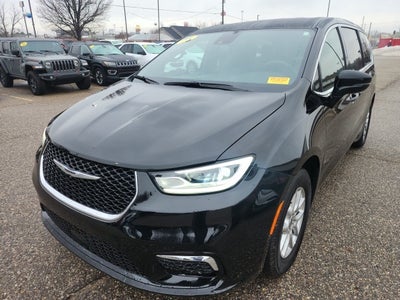 2025 Chrysler Pacifica Select