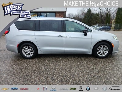 2024 Chrysler Pacifica Touring L